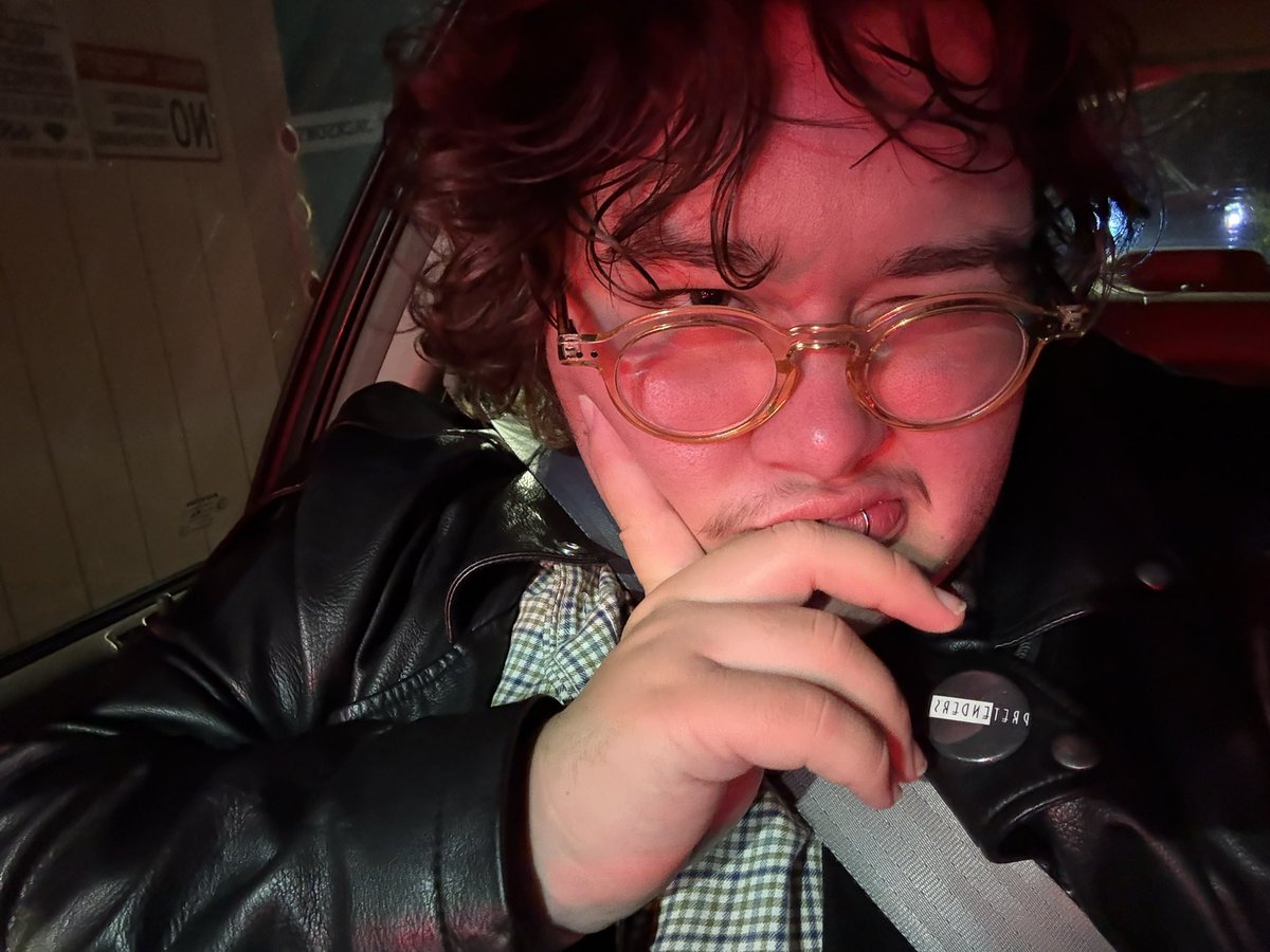 publicversfwb's tweet photo. get you a guy that looks at u like this https://t.co/0BRn8gu3Qs