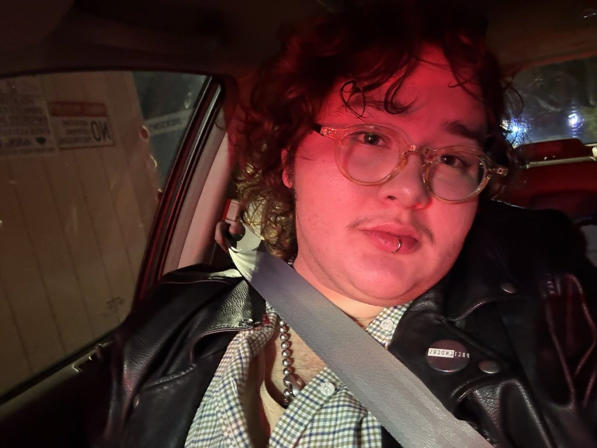 publicversfwb's tweet photo. get you a guy that looks at u like this https://t.co/0BRn8gu3Qs