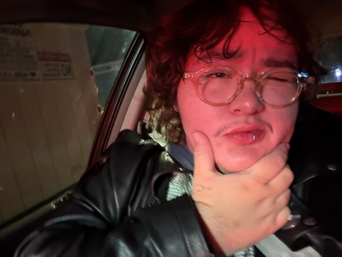 publicversfwb's tweet photo. get you a guy that looks at u like this https://t.co/0BRn8gu3Qs