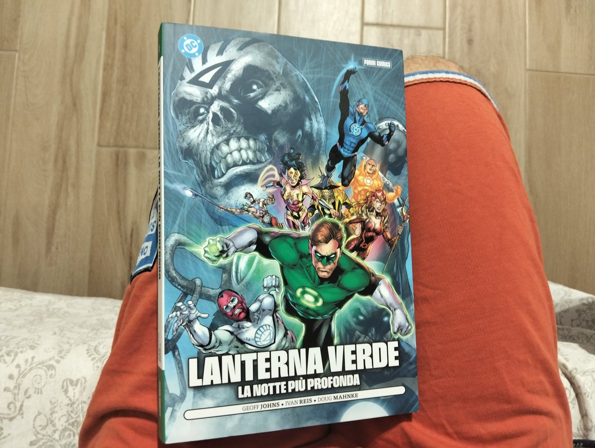 davide40437435's tweet photo. Lanterna Verde la notte più profonda 🤩 https://t.co/I0EdAqTiew