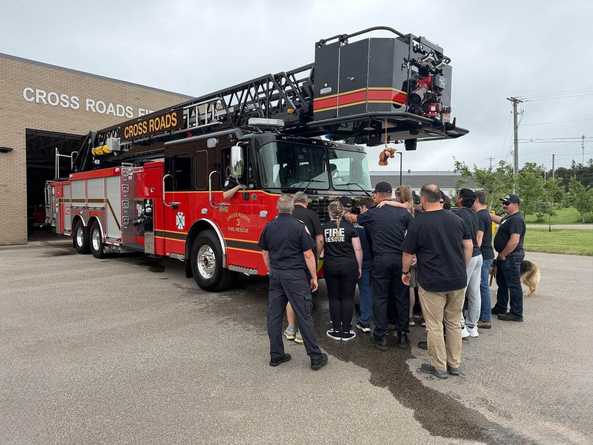 LeslieAssociate's tweet photo. Our East Coast Territory Representative, Chris, was proud to join @CrossRoadsFire for the push-in ceremony for their newest apparatus, equipped with lighting products from @WhelenEng.

Interested in upgrading your fleet?

📞 (888) 706-0160

#LeslieandAssociates #WhelenEng https://t.co/wVo5V6HxAd