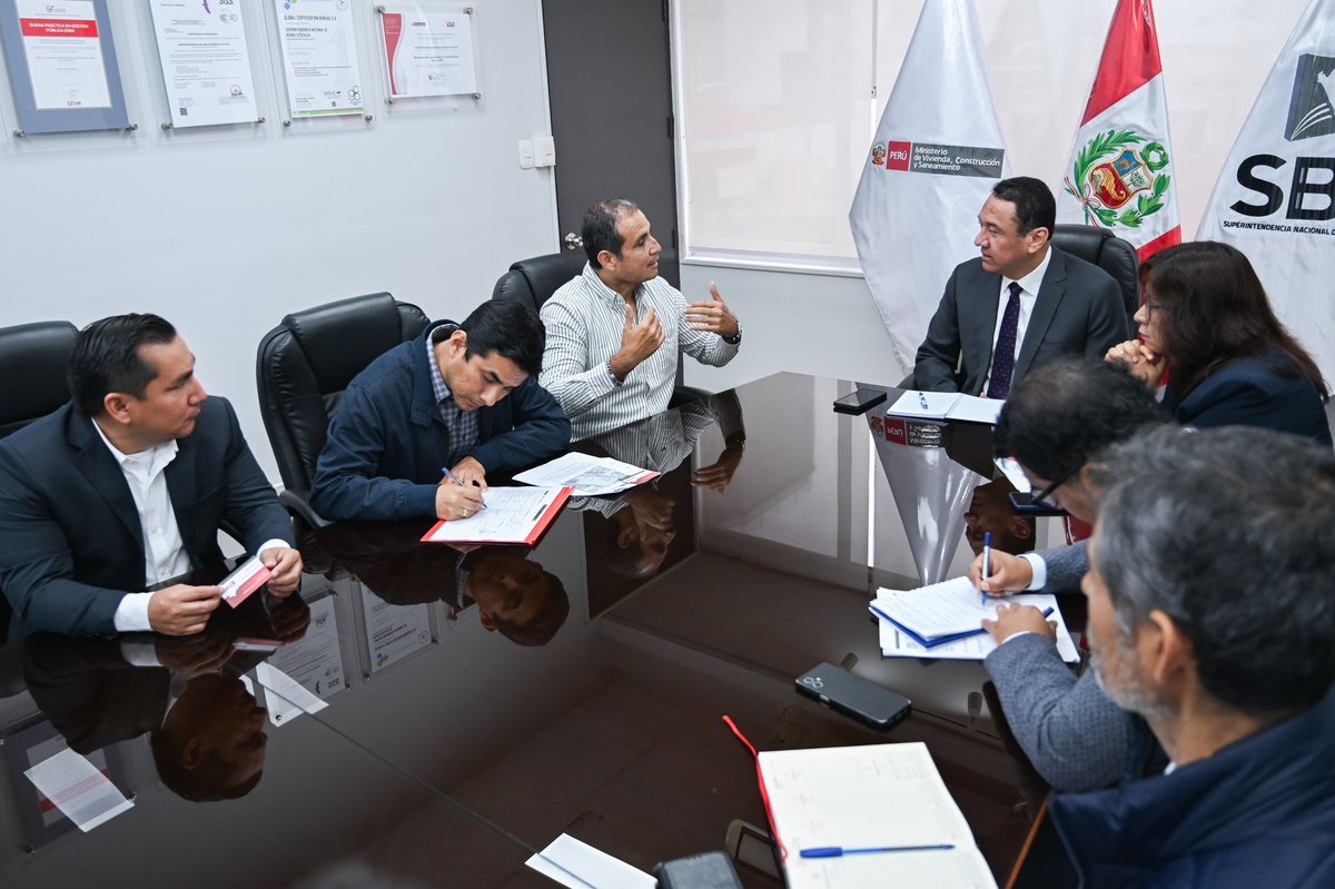 sbn_peru's tweet photo. ✅#SBNInforma
☝Esta mañana el Superintendente de la SBN, Angel Manero, sostuvo una reunión con funcionarios de la ATU para coordinar la regularización administrativa del predio estatal donde se repotenciará la operatividad del Sistema Integrado de Transporte de Lima y Callao. https://t.co/U3jRfLd8eg