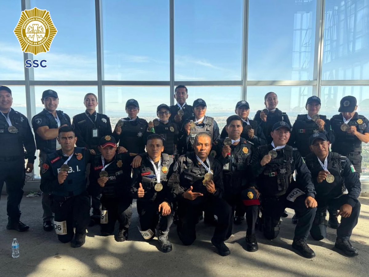 SSC_CDMX's tweet photo. #BoletínSSC | #PBI | En una muestra de disciplina, preparación física y espíritu de competencia, elementos de la @PBI_SSC de la Secretaría de Seguridad Ciudadana participaron en la segunda Carrera Vertical #Towerrunning Well Vitae Inxignia, realizada en la Torre Inxignia BBVA, en #Puebla.
El desafío deportivo consistió en ascender 45 pisos, equivalentes a 990 escalones, en una exigente prueba de resistencia y velocidad vertical, en la que participaron representantes de distintas corporaciones de seguridad y cuerpos de emergencia. https://t.co/unrSZDpK1R