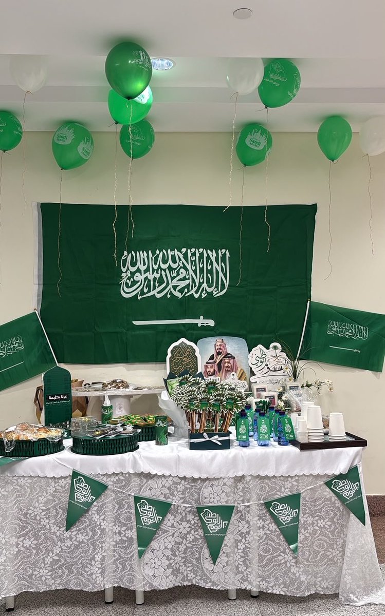 worllv's tweet photo. September randoms 📸🌴
و اول يوم وطني بالجامعة الله يديم الأمن والأمان ويعز النيرسز بكل مكااان ☝🏼
#UQUNURSE48 #UQU https://t.co/Tkk0pp8uos