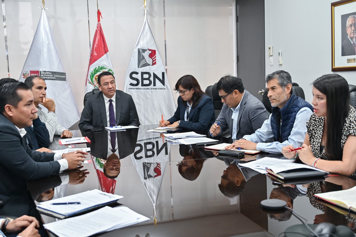 sbn_peru's tweet photo. ✅#SBNInforma
☝Esta mañana el Superintendente de la SBN, Angel Manero, sostuvo una reunión con funcionarios de la ATU para coordinar la regularización administrativa del predio estatal donde se repotenciará la operatividad del Sistema Integrado de Transporte de Lima y Callao. https://t.co/U3jRfLd8eg