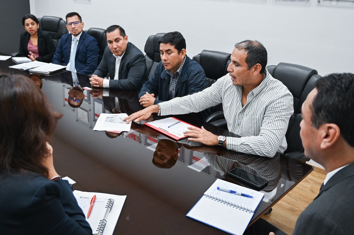 sbn_peru's tweet photo. ✅#SBNInforma
☝Esta mañana el Superintendente de la SBN, Angel Manero, sostuvo una reunión con funcionarios de la ATU para coordinar la regularización administrativa del predio estatal donde se repotenciará la operatividad del Sistema Integrado de Transporte de Lima y Callao. https://t.co/U3jRfLd8eg