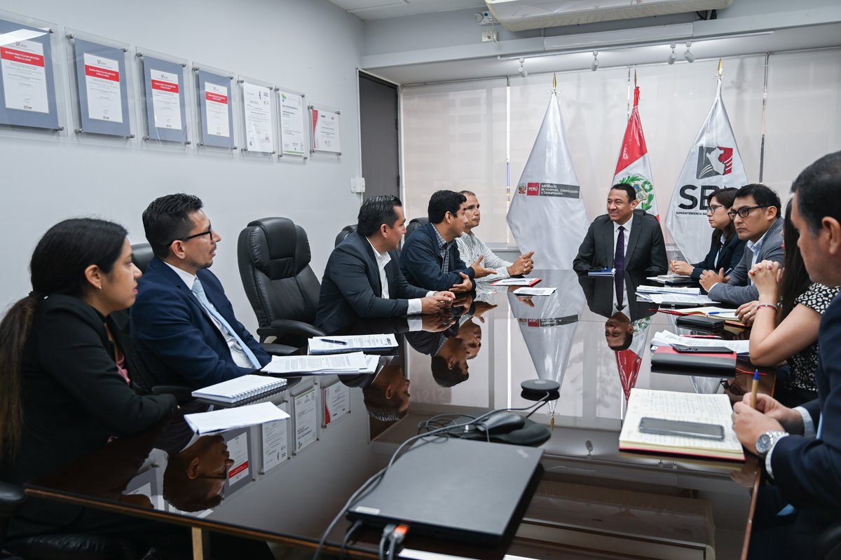 sbn_peru's tweet photo. ✅#SBNInforma
☝Esta mañana el Superintendente de la SBN, Angel Manero, sostuvo una reunión con funcionarios de la ATU para coordinar la regularización administrativa del predio estatal donde se repotenciará la operatividad del Sistema Integrado de Transporte de Lima y Callao. https://t.co/U3jRfLd8eg