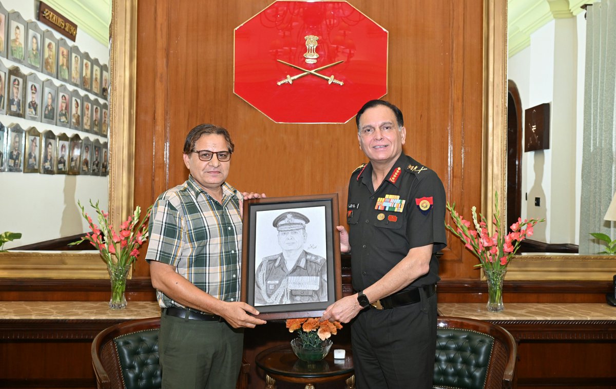 adgpi's tweet photo. Suhail Saeed Lone, an author and filmmaker, presented ‘Breaking the Silence-The Truth of Terror ’-a personal reflection on terrorism, its human cost and the enduring pursuit of peace in Jammu & Kashmir.

Colonel Lakshyajeet Singh Chauhan (Retd) presented ‘Wings of Astra: Designing the Future of Indigenous Drone’ - a practitioner’s perspective on building sovereign and operationally relevant indigenous drone capabilities.

Mr Surjeet Thakur, Headmaster of Government High School, Kangra, Himachal Pradesh and a national-level sketch artist, presented a handmade sketch to the #COAS.

The #COAS appreciated these literary and creative pursuits and highlighted their role in fostering a culture of learning and professional excellence. (2/2)

#JAIseVIJAY
@DefenceMinIndia
@EduMinOfIndia
@DIAV20