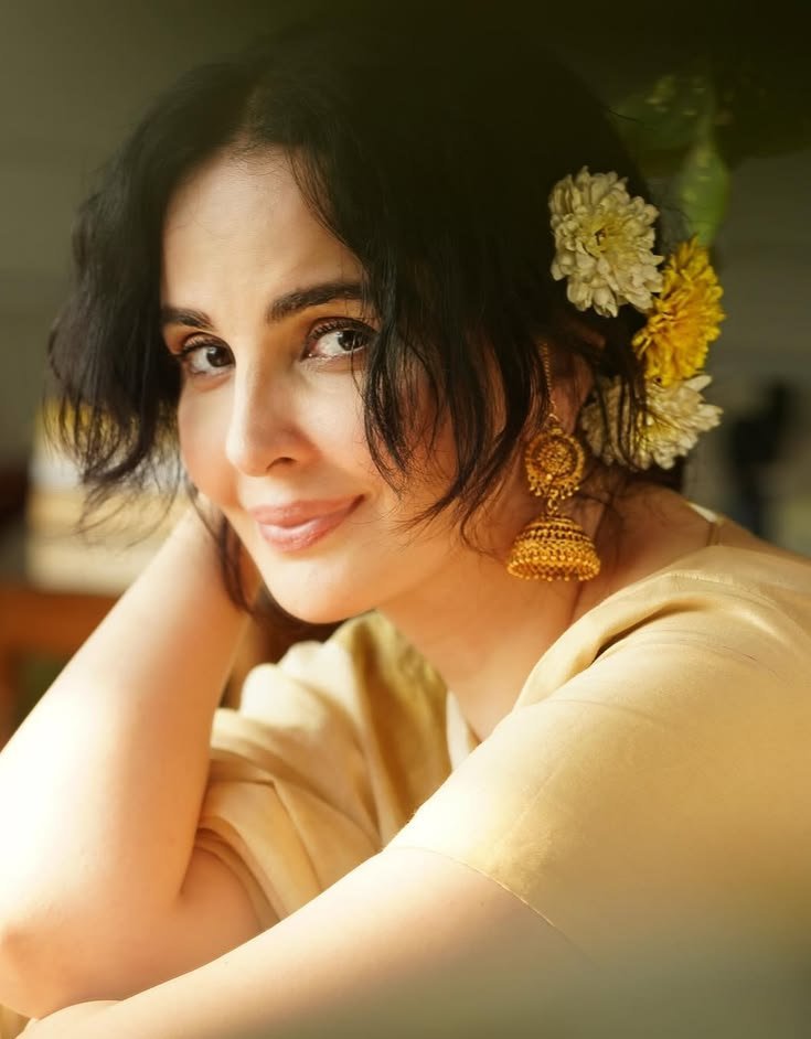 Mansi94893004's tweet photo. " यू भी देखते तो क्या देखते आपको ,
        ये भी क्या खूब नहीं नजर ये हुस्न खूब !! https://t.co/g22vkrSM6l