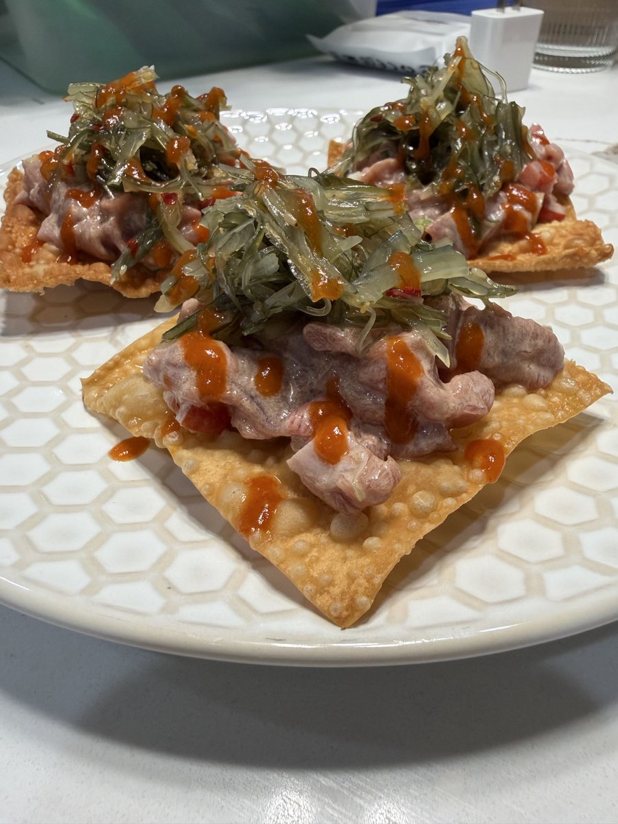 ChefMikeBercsa's tweet photo. Bluefin poke tostados for dinner last tonight 😋. 
Bluefin tuna, cherry tomato, green onion, kewpie mayo, wakame (seaweeed salad), sriracha on a crispy won ton wrapper https://t.co/qwmiQVCwhS