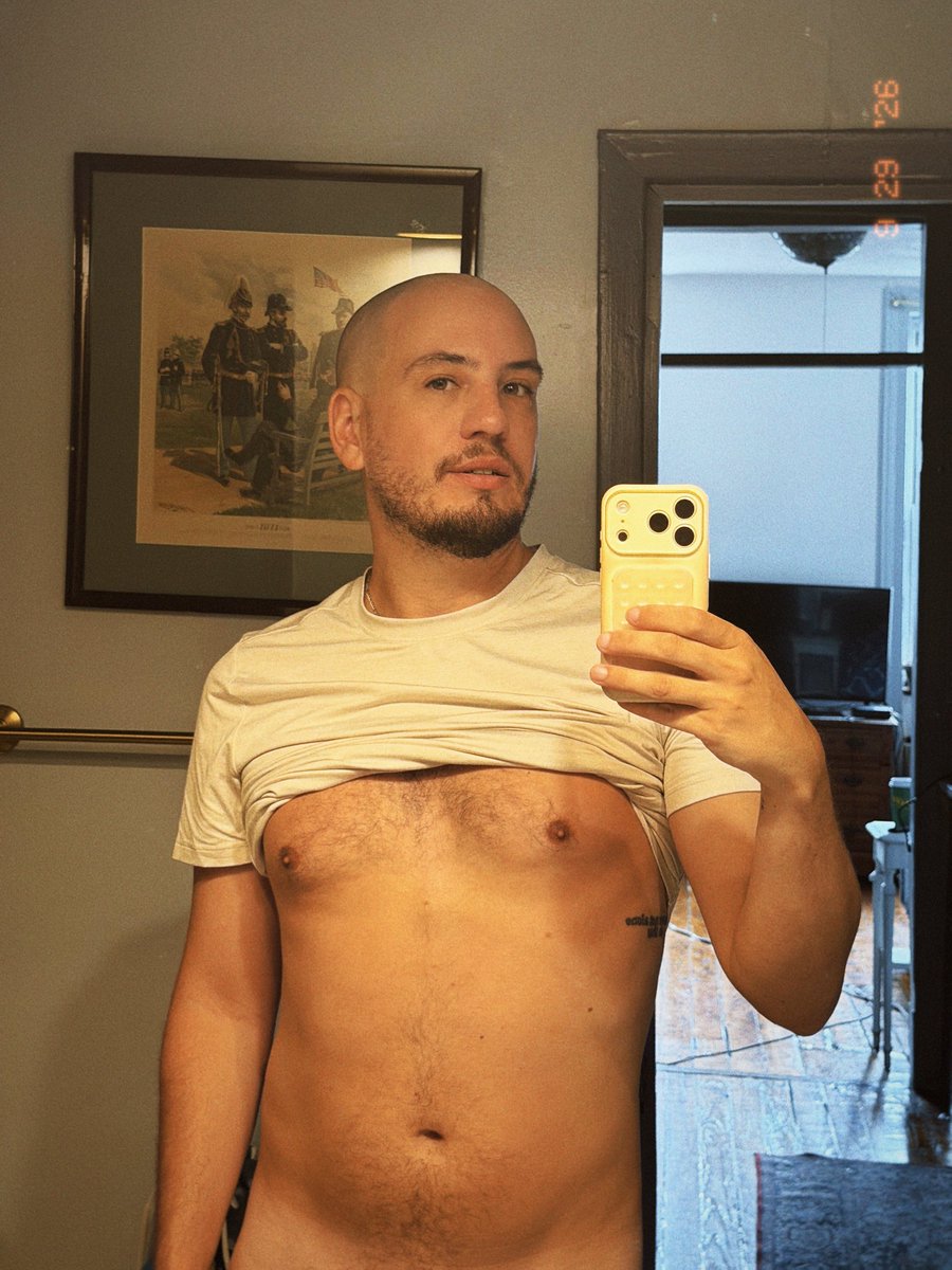misterecole's tweet photo. workout doesn’t count if you don’t take a selfie https://t.co/0Q2b8Eizyw