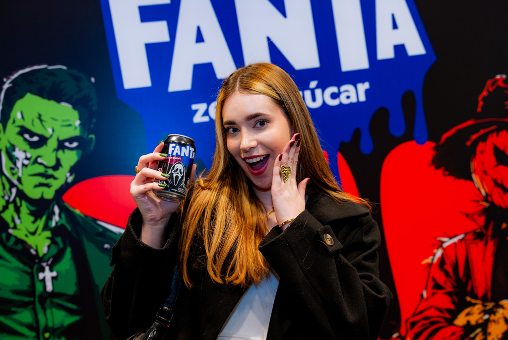 socialgramcl's tweet photo. Revisa las mejores fotos de como todos los años, @Fanta vuelve a sorprender en #Halloween un sabor misterioso de edición limitada aquí https://t.co/5CtDDTncwo

#FantaHalloween #TemporadaDeTerror #Publicidad https://t.co/rD8KQkdMww