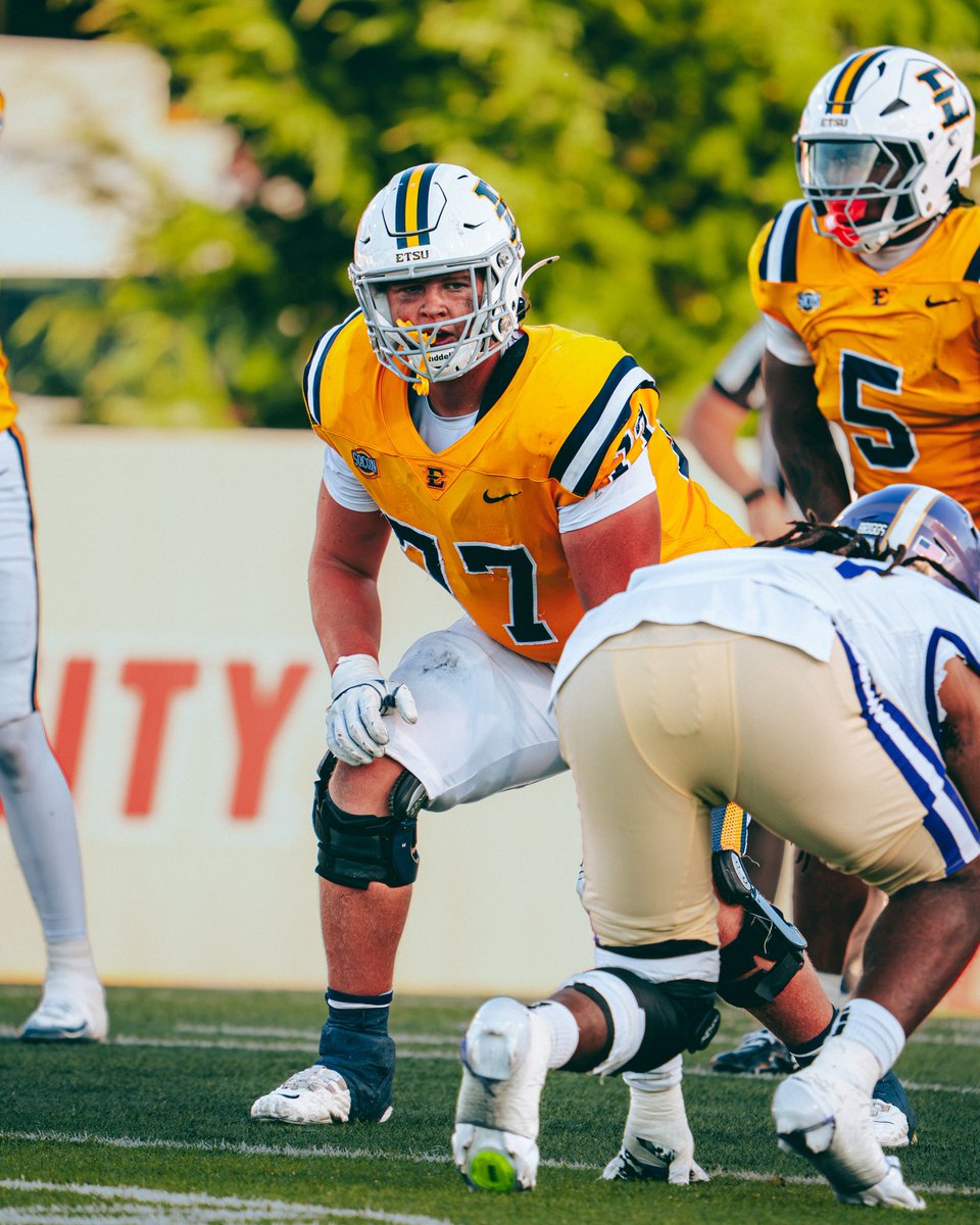 I81sports's tweet photo. It's been four years since @sambrowder25 got to play football close to home. Now the starting left tackle for @etsufootball, the Kingsport native is savoring every moment. Check out our story.
LINK: https://t.co/QeuzQR6Kmj
#ETSU #Bucs #FCS #SoCon #NextLevelLocals https://t.co/QrnVEUyuJq