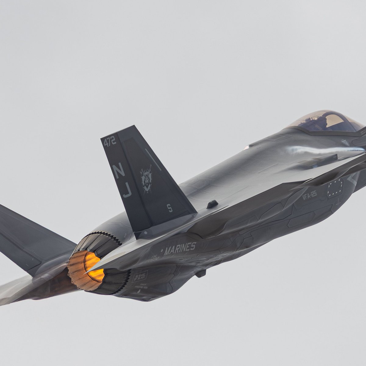 wavy_zyro's tweet photo. The f35C bending the air https://t.co/DtNVsokHuz