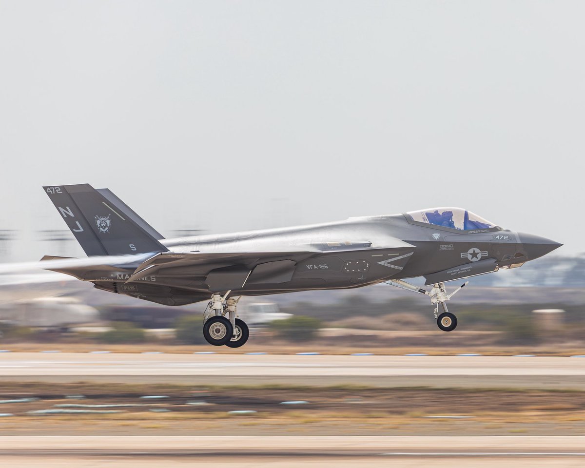 wavy_zyro's tweet photo. The f35C bending the air https://t.co/DtNVsokHuz