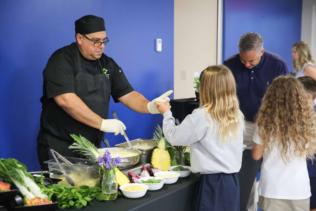 UnitySchoolFL's tweet photo. 🍜 Zest and our Unity School Kitchen team hosted a live cooking exhibition today! Our students had a blast watching, getting hands-on with the preparation, and tasting a delicious Ramen Carbonara bowl, an amazing Italian-Japanese fusion! 🧑‍🍳💙🧡

#UnitySchoolFL #DelrayBeach https://t.co/rbz4Ol6WU7