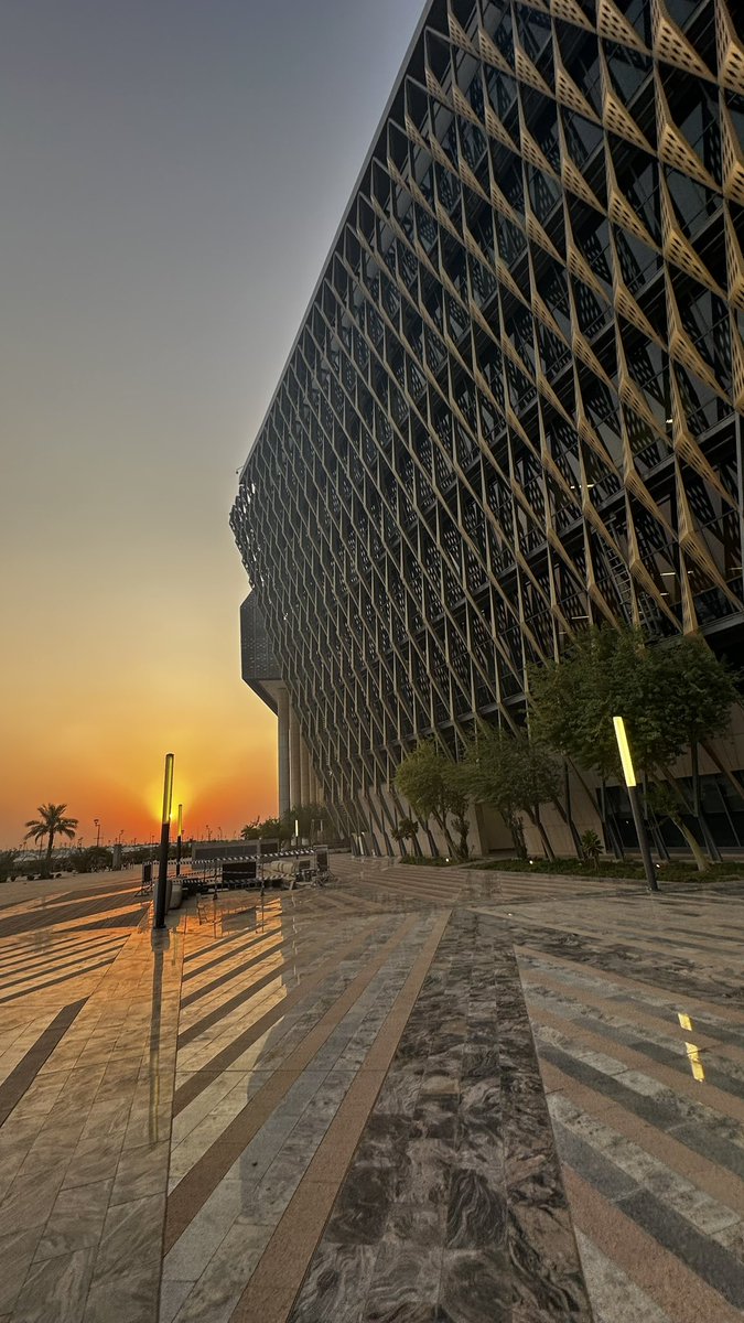 Alhaddad_313's tweet photo. شكراً @kuniv_sa ممثلة بالدكتورة نوال الكندري رئيس مكتب المناظرات على تنظيمها الجبار لبطولة المناظرات بنسختها ال 12 والتي انتهت بفوز فريق العلوم الادارية

سُعدت جداً بالمشاركة بصحبة زملائي وبالأخص الأخ الفاضل مبارك الرشيدي ، وحظينا بوقت اكثر من رائع. https://t.co/CUQ3xLOlUP
