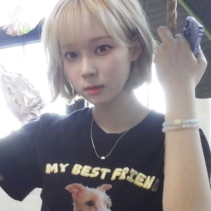 minsikdonjuan's tweet photo. dividiriam um apê comigo?  

𝘀𝗲𝘅𝘂𝗮𝗹𝗶𝗱𝗮𝗱𝗲: lésbica
𝗮𝗹𝘁𝘂𝗿𝗮: 1,63
𝗺𝗯𝘁𝗶: ISTP
𝘀𝗶𝗴𝗻𝗼: gêmeos
𝗰𝗼𝗿: marfim
𝘃𝗮𝗻𝘁𝗮𝗴𝗲𝗻𝘀: ouço tudo o que tiver pra falar
𝗱𝗲𝘀𝘃𝗮𝗻𝘁𝗮𝗴𝗲𝗻𝘀: passo o dia todo enfurnada no quarto escrevendo https://t.co/Cwms4FYA7F