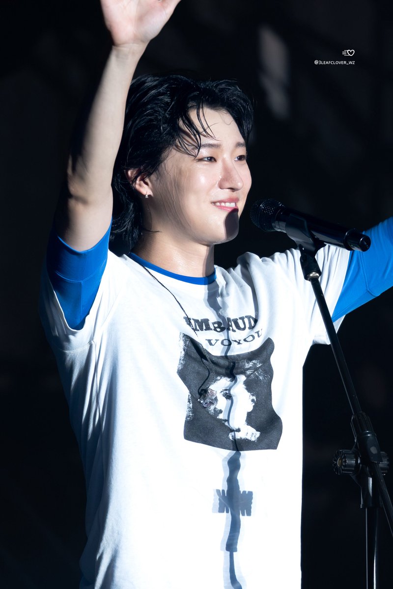 3leafclover_wz's tweet photo. 260926. KRAZY Music Festival Taipei

#WOODZ #우즈 #조승연 https://t.co/nkbkwXlK9b