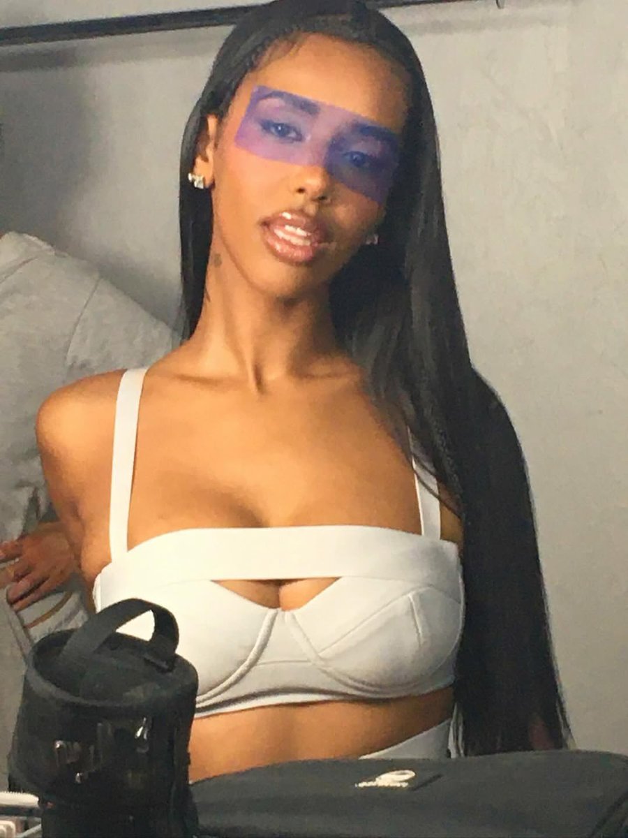 eb0nyboy's tweet photo. The most brain dead person yk calling Chxrry ugly rn.😂😭 https://t.co/OZfwojyWl7