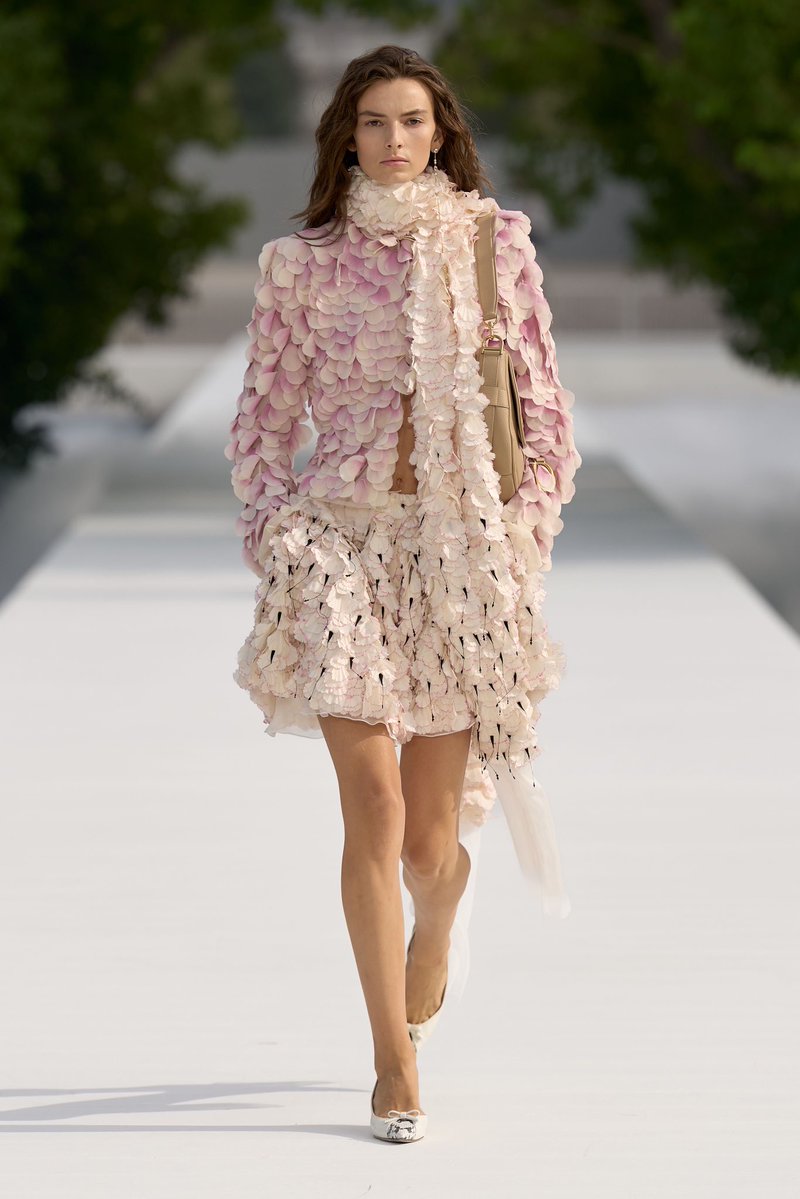 jacquemusx's tweet photo. Dior SS27 was very cute and digestible – not every look needs to be a think piece! https://t.co/wCh9mHutnT