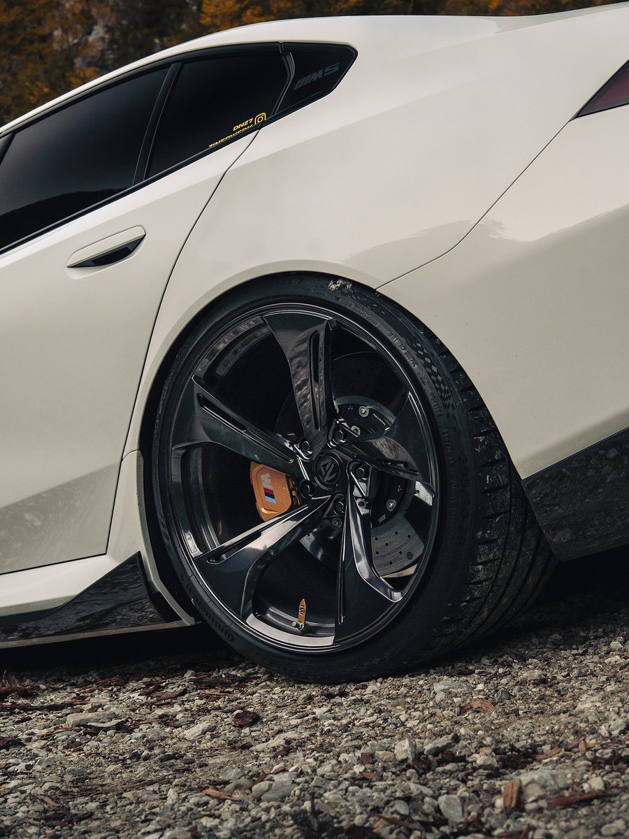 ApexDistrictX's tweet photo. Clean 😍 BMW M5 G90 🏁 https://t.co/sAzRyPmzdW