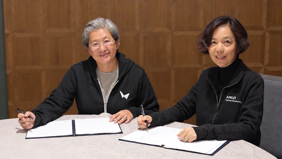 ashleymayer's tweet photo. I was so bowled over by this iconic photo that I missed this delightful detail: they're each wearing sweatshirts with the other's company logo 😍 https://t.co/klOhG5JLKN