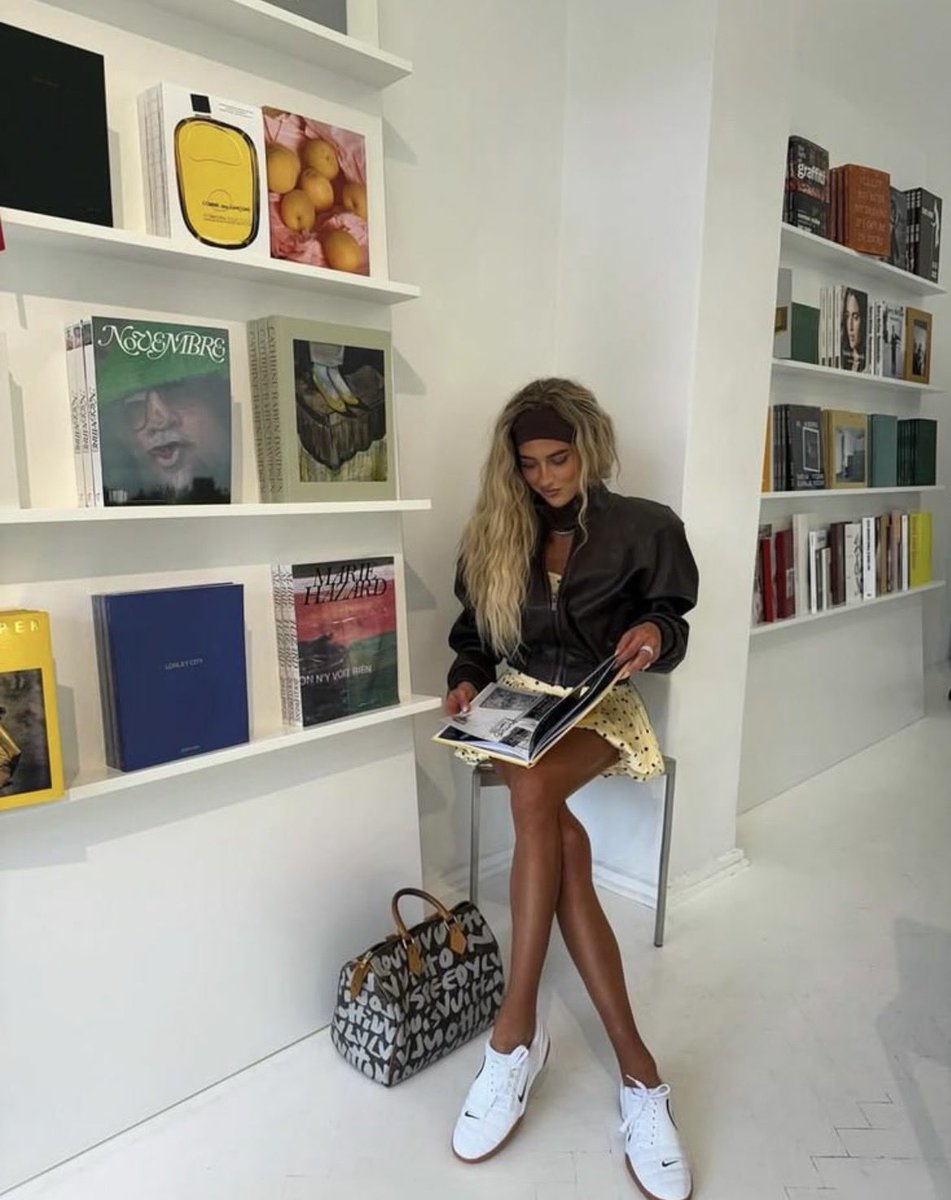 MariaVictor33's tweet photo. În sfârșit mi-am luat un break. Azi e marți, ziua mea fav pentru citit, revin la hobby-ul meu de suflet. Un roman și închid tot zgomotul din jur. 📖☕
#bookvibes #citit #pauză https://t.co/W8rKt0DHoe