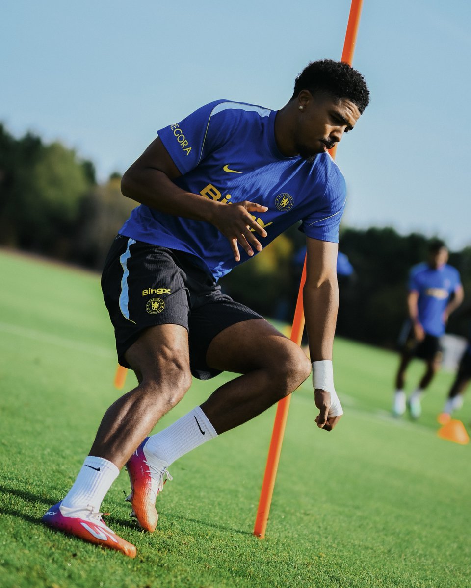 ChelseaFC's tweet photo. Work doesn't stop. 👊 https://t.co/Gem8sJiyF8