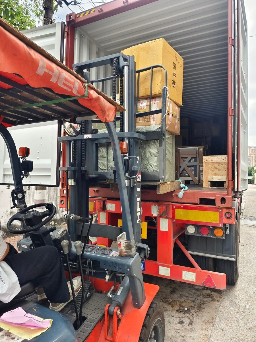 WKT_Qiu's tweet photo. 🛳️จีนไปไทย บริการขนส่ง🎉
🏘กวางโจว，อี้อูมีโกดัง 
🚛🚢 ทางรถ5-7วัน ทางเรือ10-15วัน 
💻มีเว็บไซต์สำหรับตรวจสอบเส้นทางการขนส่งสินค้า
✨บริการผ่านด่านศุลกากรทั้งสองฝ่าย + ส่งถึงหน้าบ้านทั่วประเทศไทย + ฟรีค่าส่งในกรุงเทพฯ
#跨境电商 #泰国货代 #外贸出口 #工厂出口 #泰国集运 #中泰物流 https://t.co/C6s77QZWec