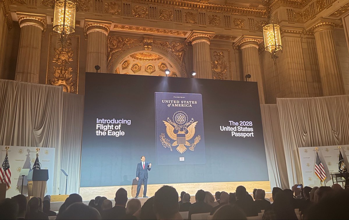 tylertaewook's tweet photo. if someone told me 5 years ago “the government launched the next version of passport in apple keynote style” I wouldn’t have believed it https://t.co/dSW53qEOq4