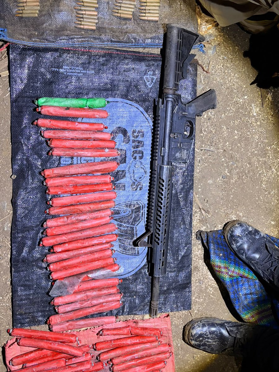 CCFFAA_PERU's tweet photo. Entre lo incautado figuran 1 fusil AR-15, más de 100 municiones de calibre 223 y 92 artefactos explosivos. Dichos enseres y los detenidos fueron puestos a disposición de las autoridades competentes. 2/2 https://t.co/VcJE6tDWIt