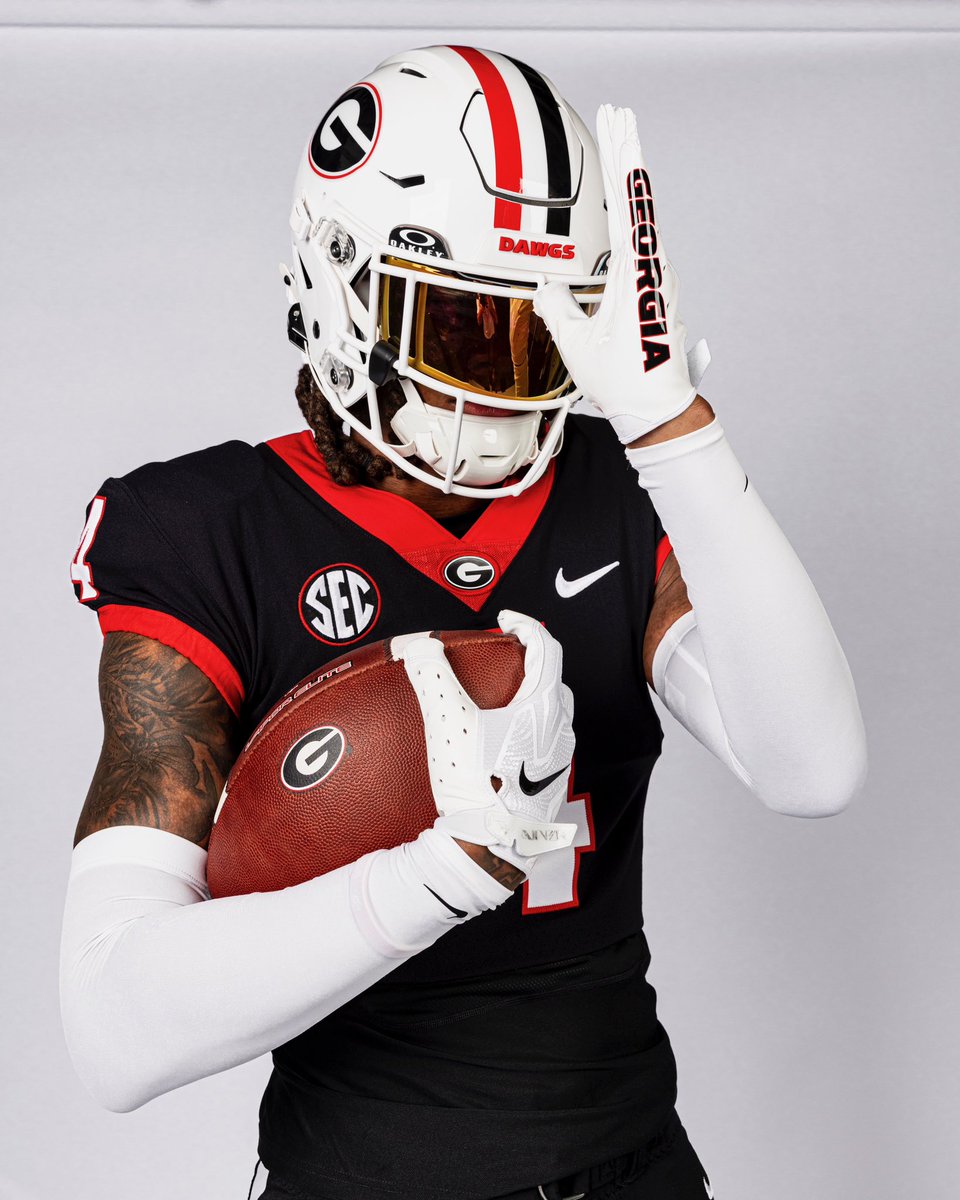 Aliusmayo4's tweet photo. GO DAWGS!!! I JUST WANT THANK GOD &amp; MY FAMILY FOR SUPPORTING ME ON MY DECISION. @CoachDee_UGA @Coach_TRob @Ski_Axel @MJCFootball @CoachAbbasi @CoachJacks209 @AmiSportsGroup https://t.co/u0uO3qMrFe