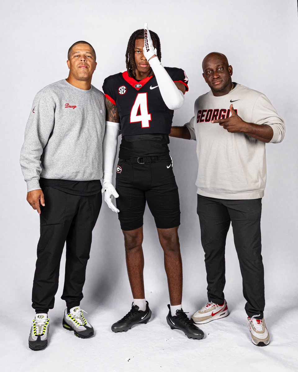 Aliusmayo4's tweet photo. GO DAWGS!!! I JUST WANT THANK GOD &amp; MY FAMILY FOR SUPPORTING ME ON MY DECISION. @CoachDee_UGA @Coach_TRob @Ski_Axel @MJCFootball @CoachAbbasi @CoachJacks209 @AmiSportsGroup https://t.co/u0uO3qMrFe