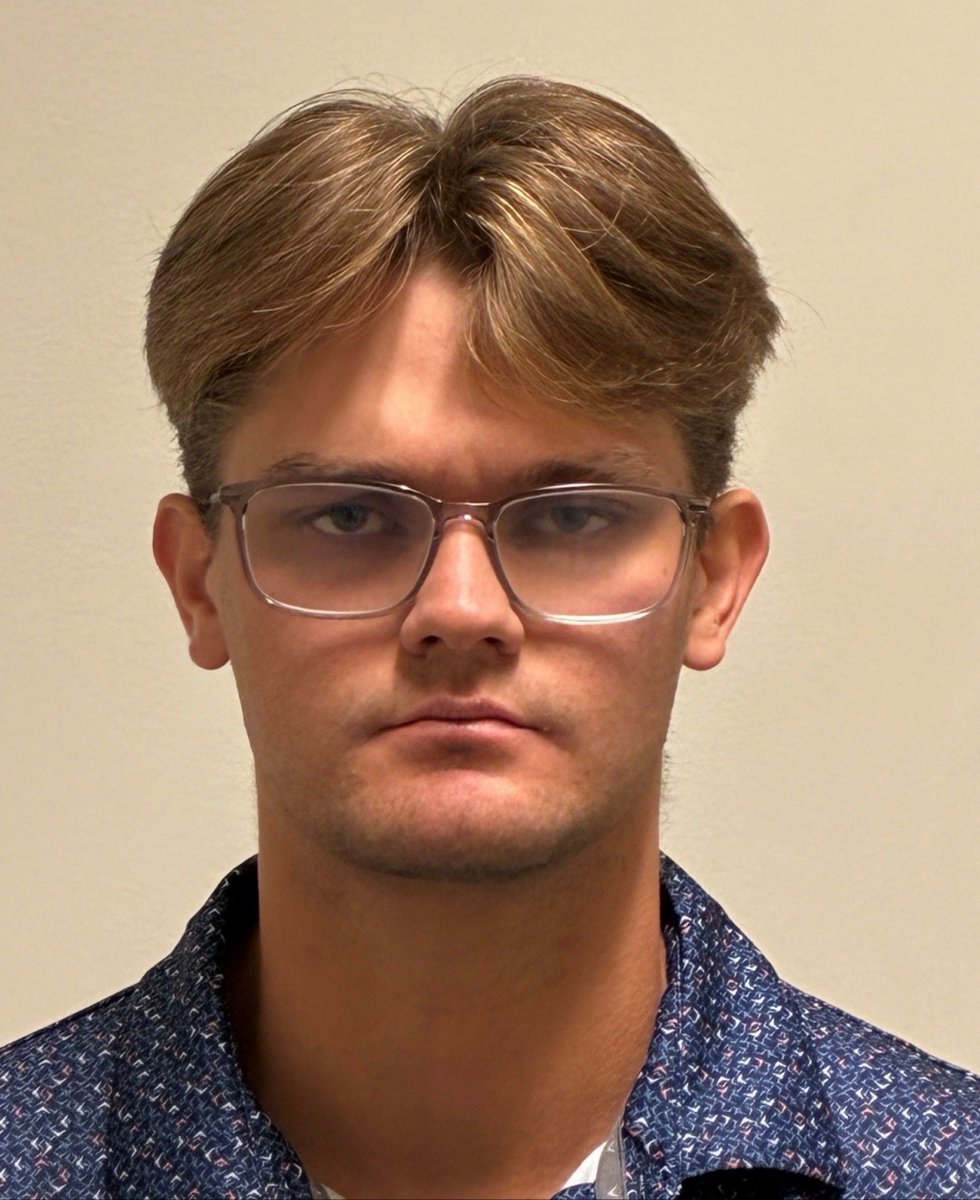 CSOonX's tweet photo. If Jeffrey Dahmer &amp; Dwight Schrute had a kid: https://t.co/w3PJiPFQkl