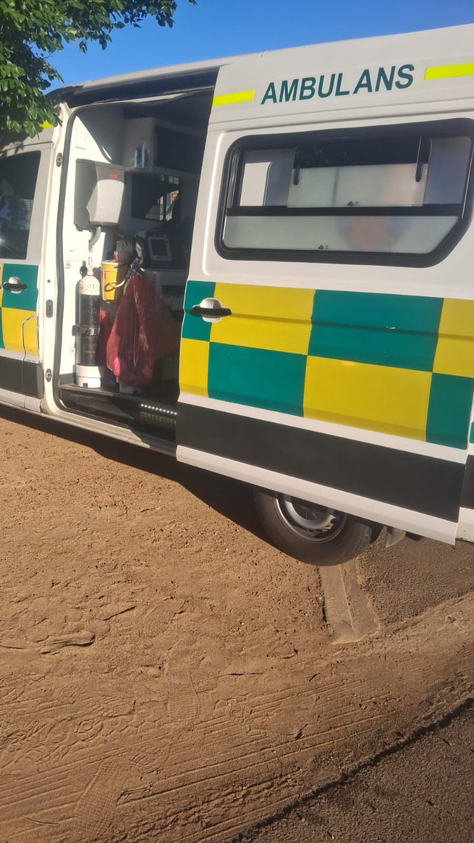 _ArriveAlive's tweet photo. Young boy (11) hit by a vehicle, close by Meadow Feeds and Kaap Agri in Paarl
https://t.co/Smki1HPAwM
#ArriveAlive #ChildPedestrian https://t.co/WV3LknYGWn
