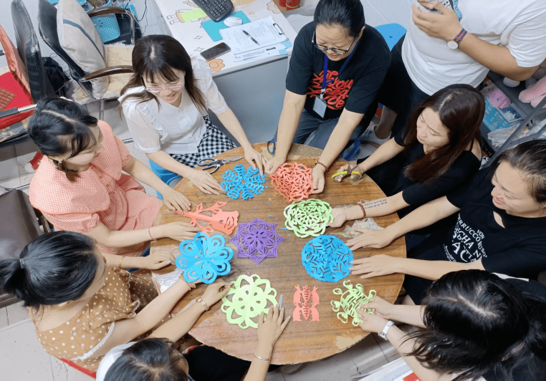 GenaHeppley3k's tweet photo. Gran taller de manualidades creativas este sábado en nuestro club! Ven a crear tu propio recuerdo único, compartir risas y hacer amigos nuevos. No te lo pierdas! https://t.co/RC7DsEIppW