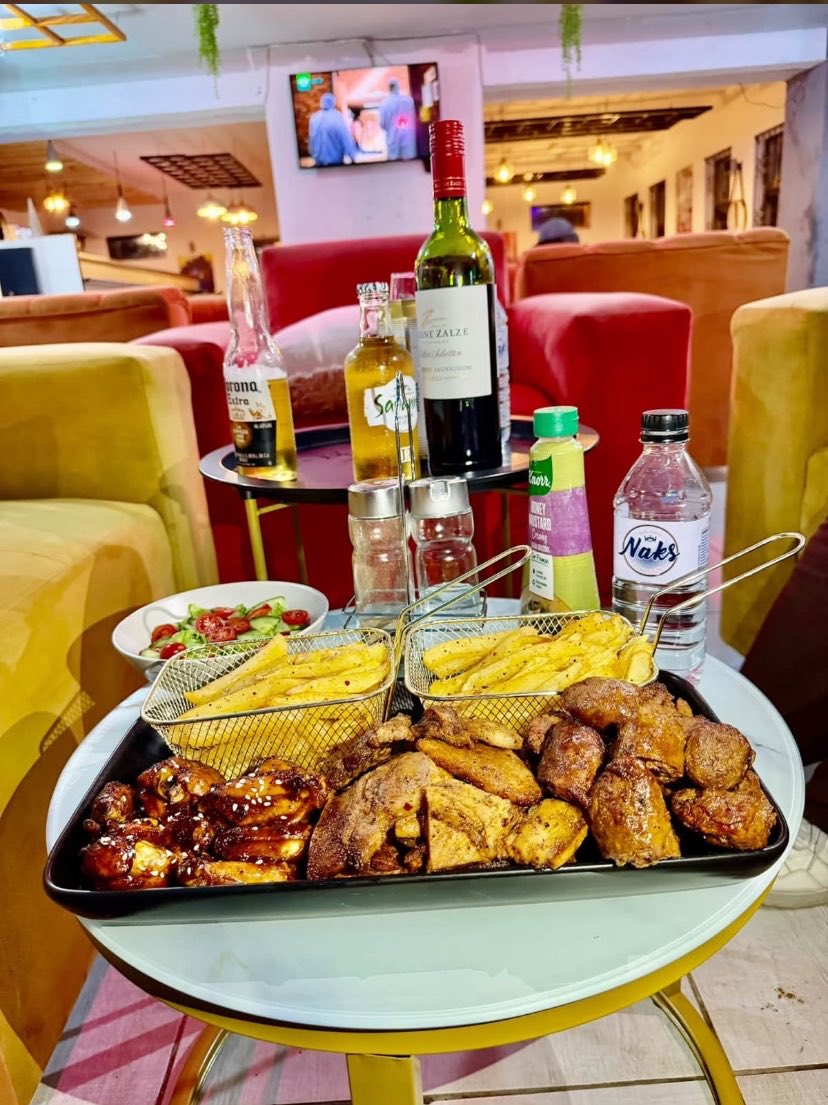 NaksLounge's tweet photo. 🍟 🥩 🥗 🍗 😎 https://t.co/HHHKqX2QvA