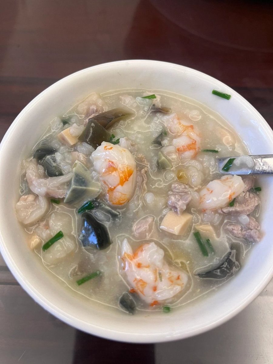 softasakaze's tweet photo. Seafood and Shrimp Congee with Preserved Egg and Lean Pork https://t.co/1TLYxtOlMb