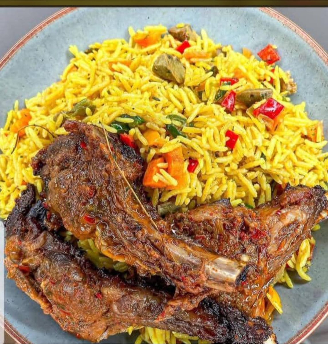 faitheniola93's tweet photo. Fried rice or jollof rice 🍚 https://t.co/GGVFYEZ9a6