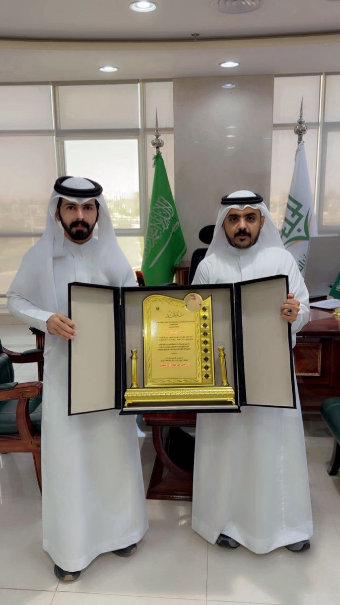Bkhubash's tweet photo. شهادة شكر وتقدير
يتقدم مدير مكتب وزارة البيئة والمياه والزراعة بمحافظة خباش الأستاذ / داحن بن حمد آل سنان بخالص الشكر والتقدير إلى سعادة رئيس بلدية محافظة خباش م/ الحسن احمد المرضي
تقديرًا لتعاونه وجهوده في خدمة المصلحة العامة.
مع تمنياتنا له بالتوفيق والنجاح https://t.co/LTO8LnqCwC
