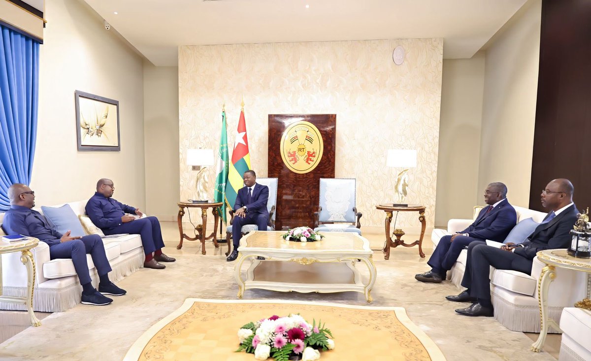 presidencecstg's tweet photo. Le Président du Conseil, @FEGnassingbe, s’est entretenu ce mardi 29 septembre 2026 à Lomé avec le ministre de l’Intégration régionale de la République Démocratique du Congo (RDC), Floribert Anzuluni, en mission diplomatique au Togo.

https://t.co/FgL39naTKB https://t.co/cMPWGPntGF