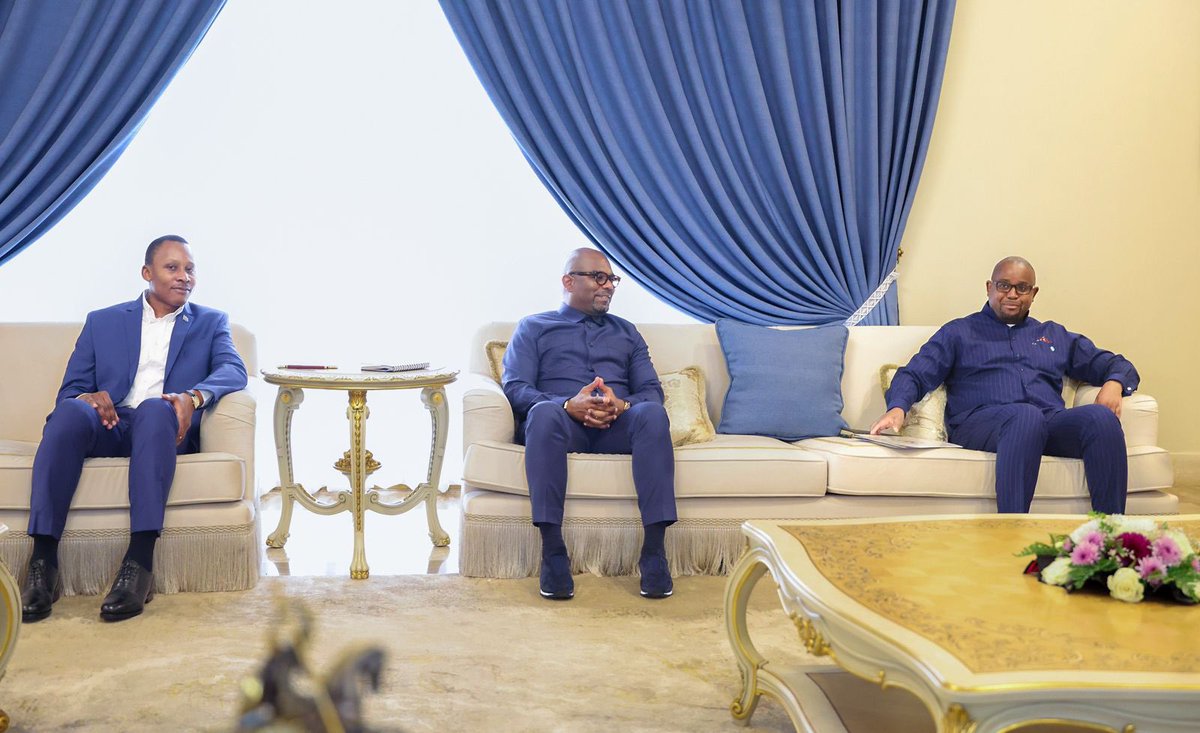 presidencecstg's tweet photo. Le Président du Conseil, @FEGnassingbe, s’est entretenu ce mardi 29 septembre 2026 à Lomé avec le ministre de l’Intégration régionale de la République Démocratique du Congo (RDC), Floribert Anzuluni, en mission diplomatique au Togo.

https://t.co/FgL39naTKB https://t.co/cMPWGPntGF