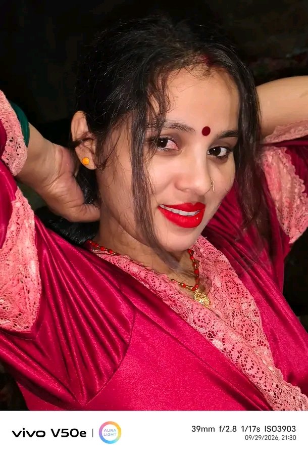deepikauvhk's tweet photo. Kesi lag rahi hu https://t.co/tYH0fRNA4G