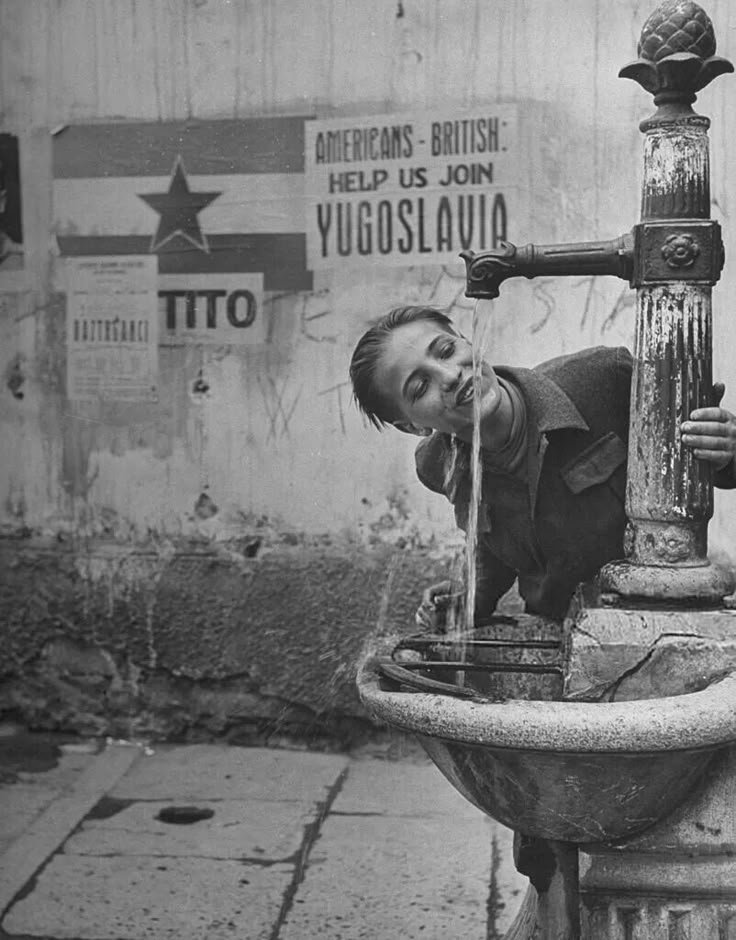YugoslavVisuals's tweet photo. Support for joining Yugoslavia in Trieste, 1946. https://t.co/bb7UfrGuGq