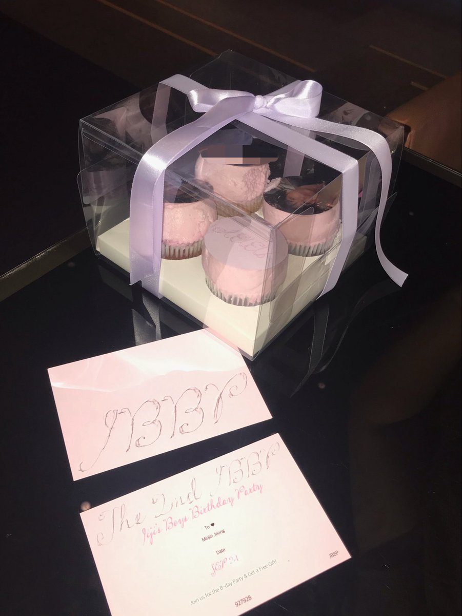 2generationgirl's tweet photo. 세젤귀 jiji’s party 💝💝💝💝
내년에또해요 https://t.co/oUvN98Yi0z