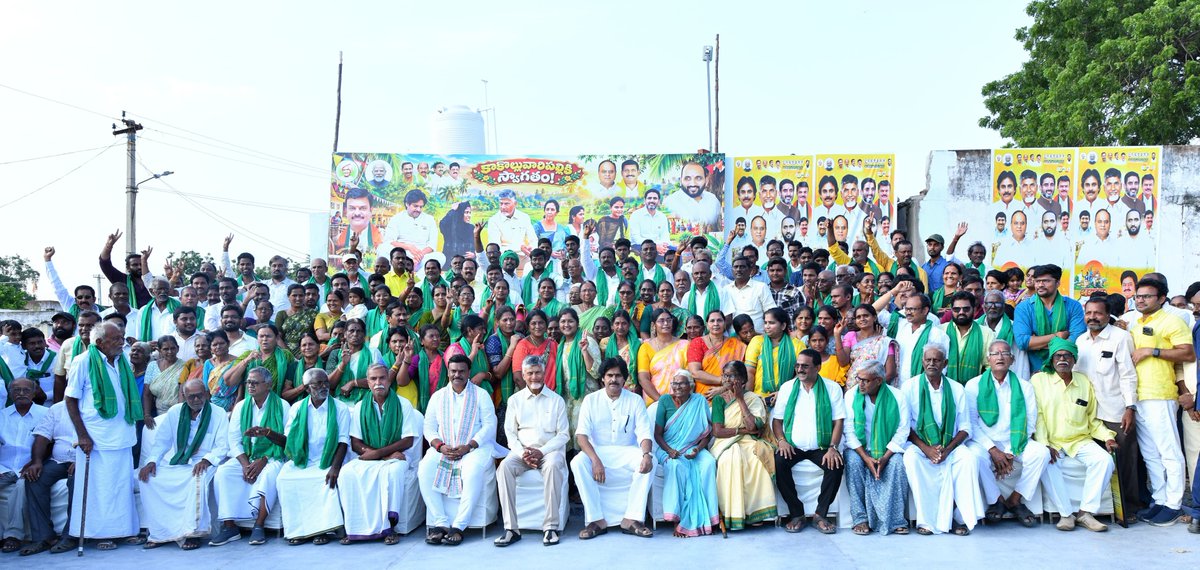 ncbn's tweet photo. నెల్లూరు జిల్లా ఉదయగిరి నియోజకవర్గంలో నిర్వహించిన పల్లె పండుగ–3.0 కార్యక్రమం ద్వారా రాష్ట్ర వ్యాప్తంగా రూ.11,085 కోట్ల అభివృద్ధి పనులకు ఉప ముఖ్యమంత్రి పవన్ కళ్యాణ్ గారితో కలిసి శ్రీకారం చుట్టాం. ఈ కార్యక్రమానికి వెళ్లినప్పుడు ప్రజల నుంచి లభించిన అపూర్వ స్వాగతాన్ని మరిచిపోలేను.

ప్రతి ఇంటి ముందు రోడ్డు... ప్రతి పల్లెలో డ్రైనేజీ... రైతుకు గోకులం... వీటి ద్వారా గ్రామీణ ఆర్థిక వ్యవస్థకు కొత్త ఊపిరినిచ్చేలా కూటమి ప్రభుత్వం పని చేస్తోంది. ప్రజలు ఇచ్చిన అవకాశాన్ని బాధ్యతగా భావించి పని చేస్తున్నాం. పల్లె వెలిగితే... ఆంధ్రప్రదేశ్ వెలుగుతుంది.
@PawanKalyan
#PallePanduga