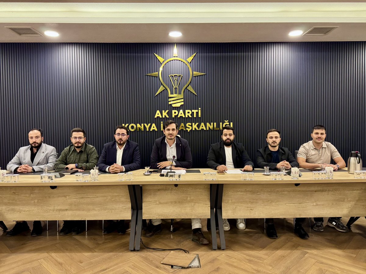 akgenclikkonya_'s tweet photo. Haftalık Olağan Yönetim Kurulu Toplantımızı, İl Gençlik Kolları Siyasi ve Hukuki İşler Başkanımız @nbabayigit ’in başkanlığında gerçekleştirdik. https://t.co/tTNIV6DkBl