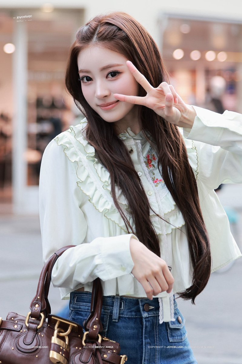 annarated's tweet photo. THE PRETTIEST GIRL https://t.co/6fy6sgZGan