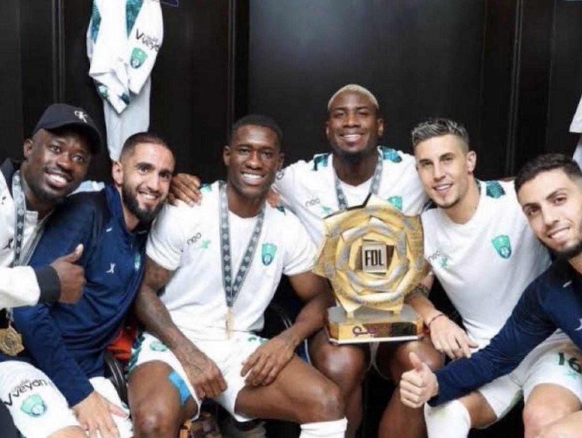 sami334456's tweet photo. عاجل ‼️ 

تبغون سبب كره أهلي يلو في اللون الأبيض :

1 / مباراتهم أمام نادي الشباب بعدها هبطوا إلى دوري يلو 

2 / خسارتهم من أمام نادي الرائد 

3 / عندما حققوا صحن البقلاوة 

4 / عندما رفعوا بنر عار الهبوط 

كل هذه الأشياء كانوا لابسين تيشرتات لونها أبيض 

هذا السبب الرئيسي عند جماهير عار الهبوط 

😂😂😂😂